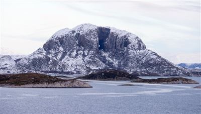 Norwegen Helgelandküste Berg Torghatten
